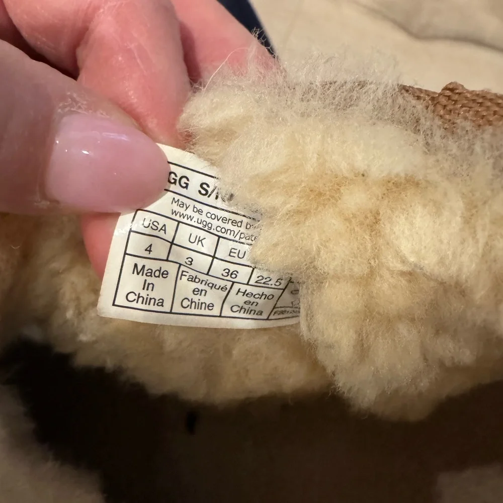 Cozy Tan Kids UGGS - size 4 - Picture 5 of 5